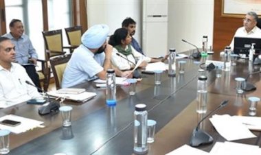 मुख्य सचिव जंजुआ ने आम आदमी क्लीनिक में 5 वर्ष तक के बच्चों का आधार नामांकन कराने के निर्देश दिए