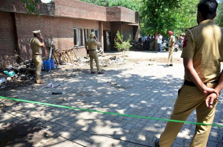 लुधियाना में जिला अदालत परिसर से सटे मलखाना के बाहर कूड़ा जलाने के दौरान विस्फोट हुआ