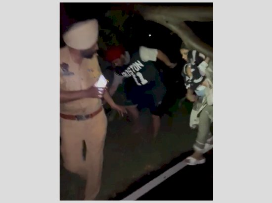 तरण तारन पुलिस ने मुसीबात में फंसे सिख श्रद्धालु परिवार को इस तरह बचाया