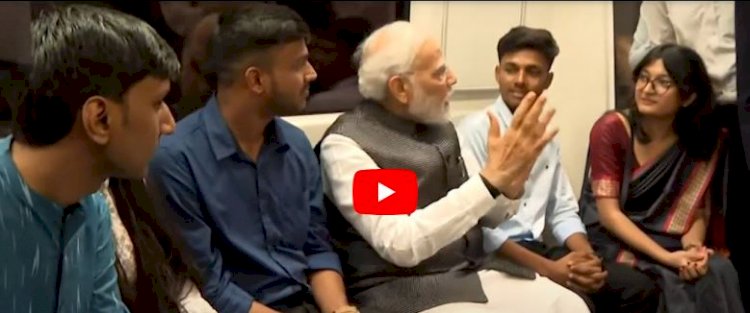 दिल्ली विश्वविद्यालय के कार्यक्रम में शामिल होने के लिए पीएम मोदी मेट्रो से गए
