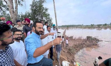 मीत हेयर ने तिवाना और अमलाला गांवों में घग्गर नदी का दौरा किया
