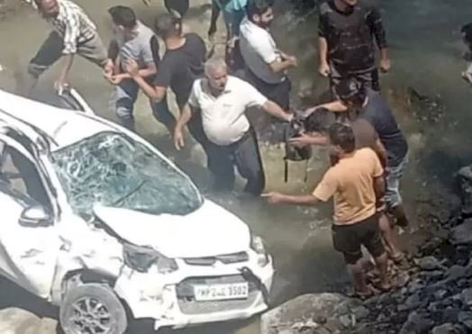 उत्तरकाशी: नदी में जा गिरी अल्टो कार, दो युवक घायल