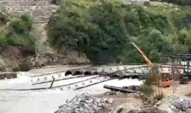 उत्तराखंड:बदरीनाथ मास्टर प्लान के तहत बन रहा पुल गिरा