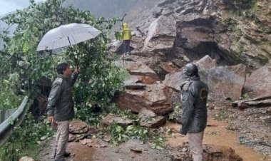 भूस्खलन से  केदारनाथ मार्ग बंद, गौरीकुंड हाईवे का 60 मीटर हिस्सा ध्वस्त