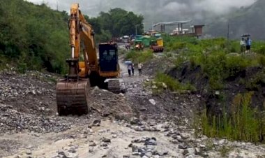 मलबा आने से बदरीनाथ हाईवे नौ जगहों पर बंद