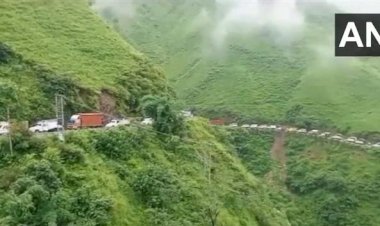 हिमाचल में बारिश: न खाना, न पानी; चंडीगढ़-मनाली हाईवे पर 5-10 किमी लंबा ट्रैफिक जाम होने से सैकड़ों लोग फंसे