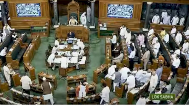 मणिपुर मामले पर संसद में जबरदस्त हंगामा, 2 बजे तक स्थगित की गई लोकसभा की कार्यवाही