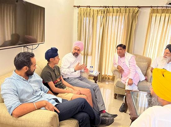 ब्रिटेन के सांसद ढेसी ने राजस्व मंत्री जिम्पा और खेल मंत्री हेयर से मुलाकात की