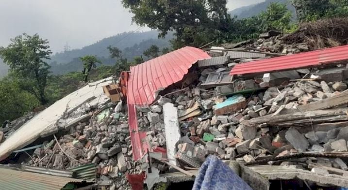 उत्तराखंड: विकासनगर के जाखन में भारी भूस्खलन से कई भवन जमीदोज