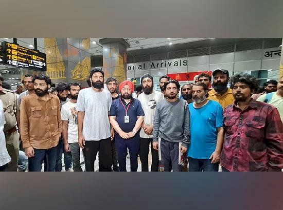 लीबिया में बंदी बनाए गए 17 भारतीय युवक छह महीने बाद घर लौट आए