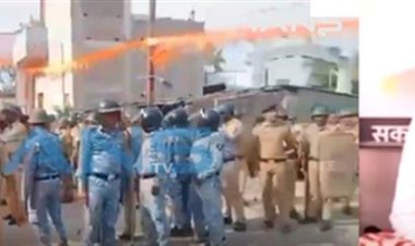 कोटा समर्थक आंदोलन: मराठा प्रदर्शनकारी नहीं हटे, आरक्षण पर सरकार के संकल्प पर अड़े