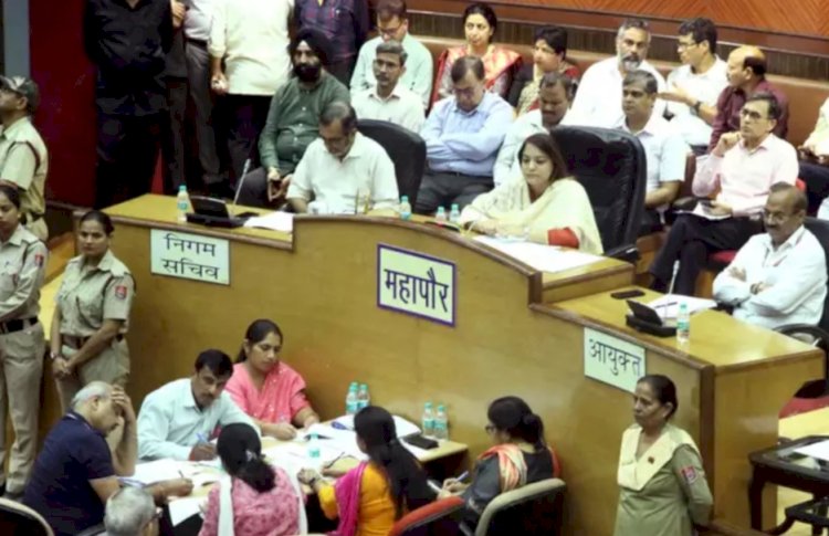 आम आदमी पार्टी ने प्रति बैठक एमसीडी पार्षद भत्ता 300 रुपये से बढ़ाकर 25,000 रुपये करने का प्रस्ताव पारित किया, भाजपा ने किया विरोध