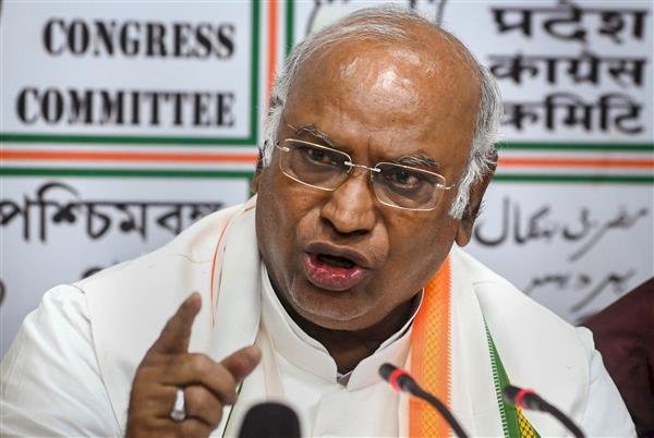 कांग्रेस नेता मल्लिकार्जुन खड़गे को राष्ट्रपति ने G20 रात्रिभोज में नहीं बुलाया