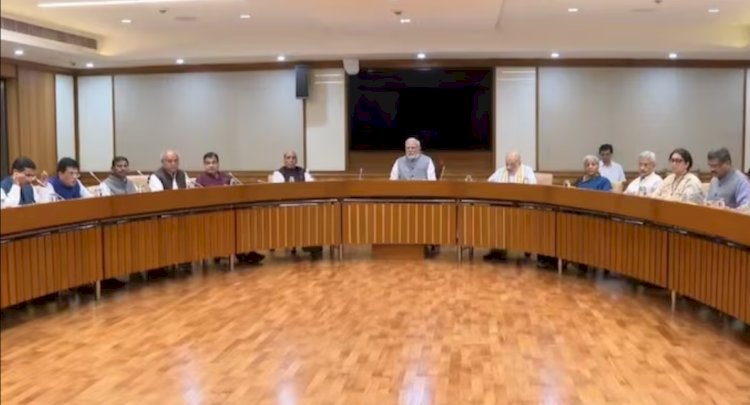 पीएम मोदी की अध्यक्षता में हुई अहम कैबिनेट बैठक में महिला आरक्षण बिल को मंजूरी: सूत्र