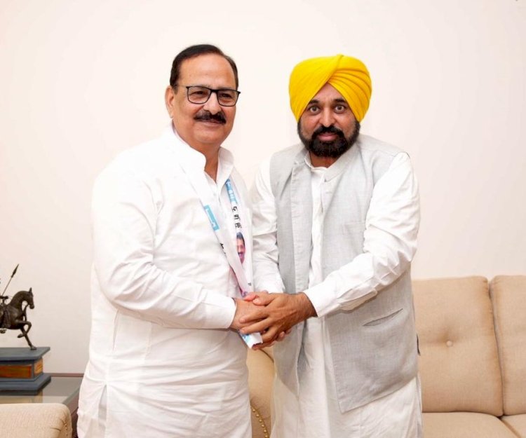 पंजाब में भाजपा को झटका!  पूर्व सांसद अरुण नारंग आप में शामिल