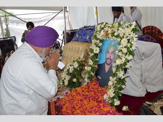 मंत्री चेतन सिंह जौरामाजरा ने शहीद प्रदीप सिंह को श्रद्धांजलि अर्पित की