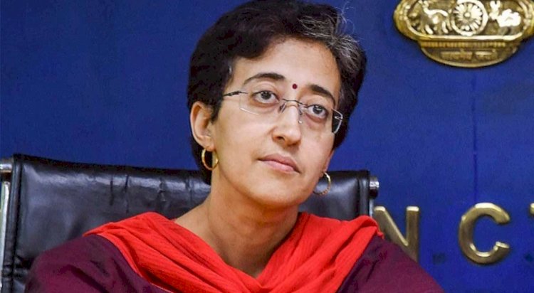 मुखर्जी नगर में दमकल विभाग ने बचाई 35 लड़कियों की जान, आतिशि मार्लेना ने थपथपाई पीठ