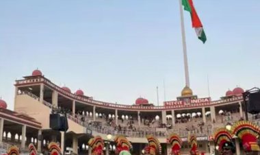 नितिन गडकरी ने पंजाब के अमृतसर में अटारी-वाघा सीमा पर देश के सबसे ऊंचे राष्ट्रीय ध्वज का उद्घाटन किया