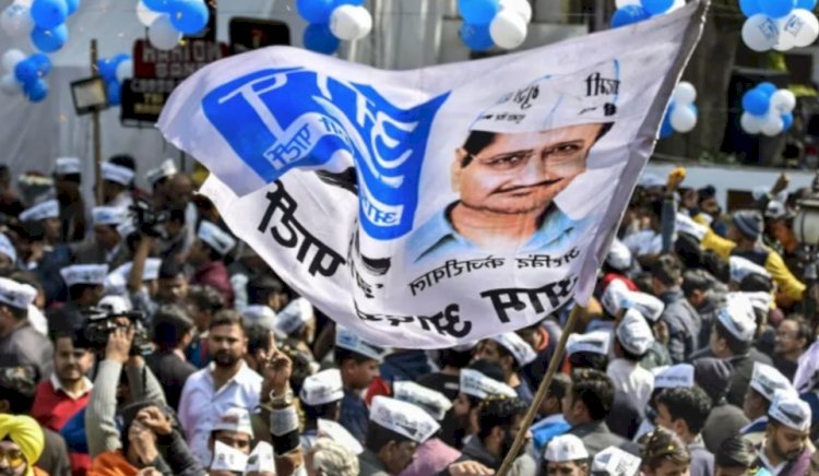 दिल्ली में बीजेपी दफ्तर के बाहर आम आदमी पार्टी का विरोध, हिरासत में लिए गए कई प्रदर्शनकारी