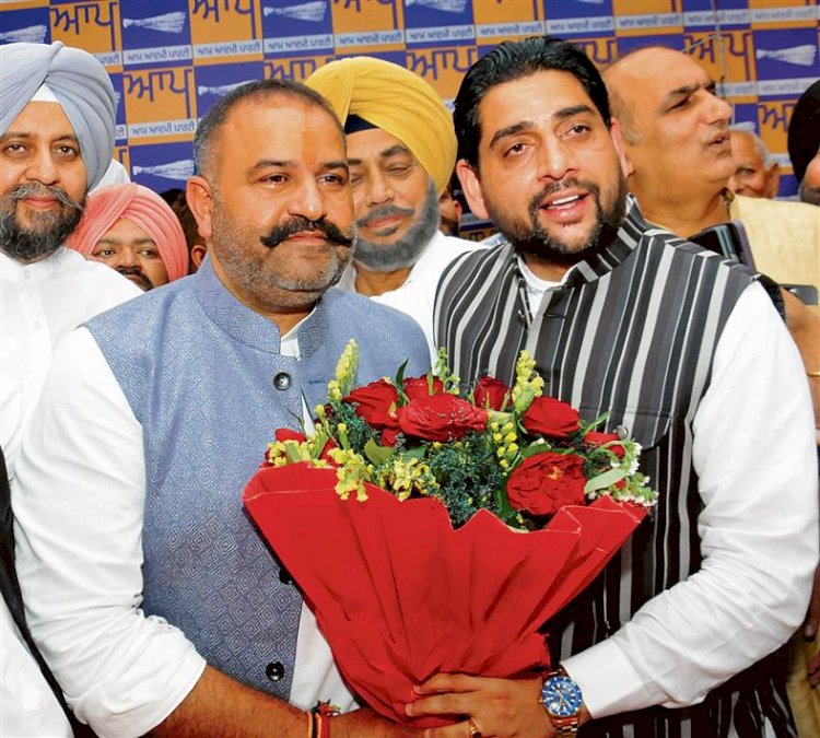 सांसद सुशील रिंकू के खिलाफ नाराजगी के एक दिन बाद आप ने विधायक शीतल अंगुराल को तलब किया