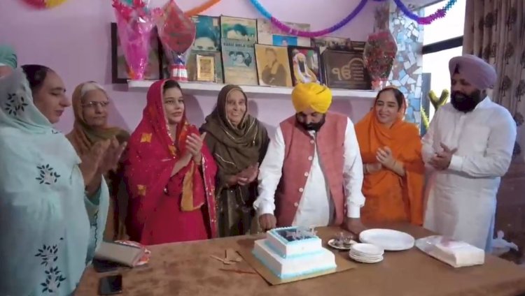 सीएम मान ने परिवार संग बनाया 50 वां जन्मदिन, पूरे पंजाब में आयोजित हो रहे ब्लड डोनैशन कैंप