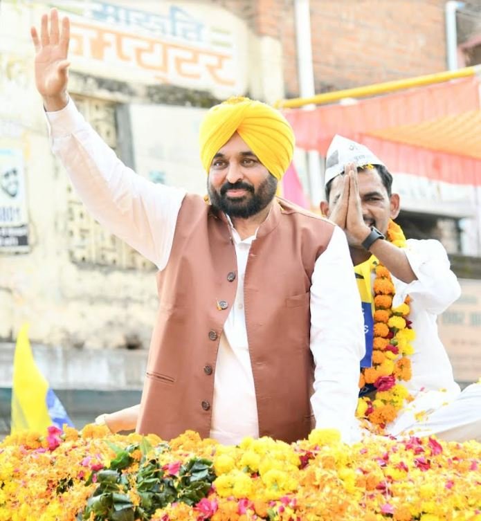 बुंदेलखंड के महाराजपुर, छतरपुर नगर और बिजावर विधानसभा क्षेत्र में आप उम्मीदवारों के साथ विभिन्न जगहों पर मान ने किया रोड शो