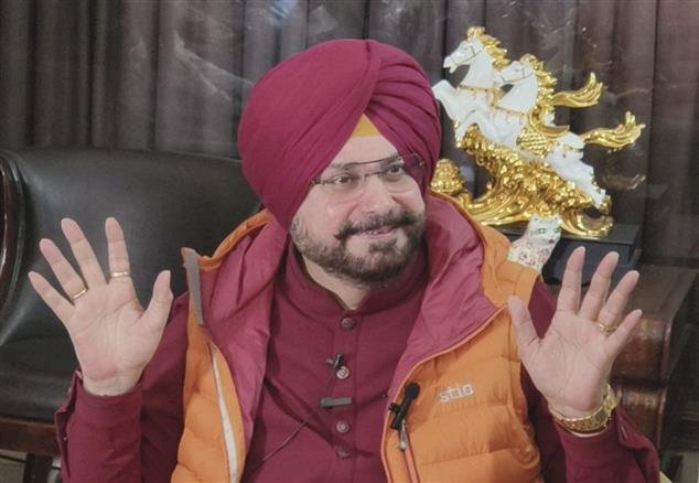 नवजोत सिद्धू का दावा, AAP पंजाब में शराब और खनन में पैसा कमा रही है