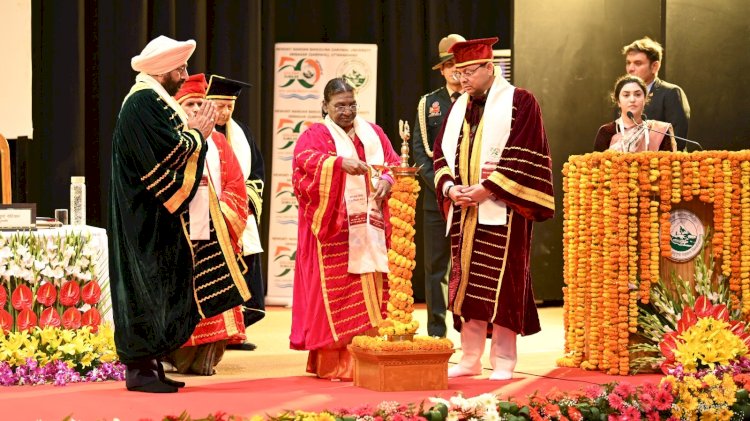 गढ़वाल विश्वविद्यालय के दीक्षांत समारोह में शामिल हुईं राष्ट्रपति द्रौपदी मुर्मू