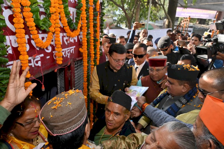 राज्य स्थापना दिवस पर सीएम धामी ने दी शहीदों को श्रद्धांजलि