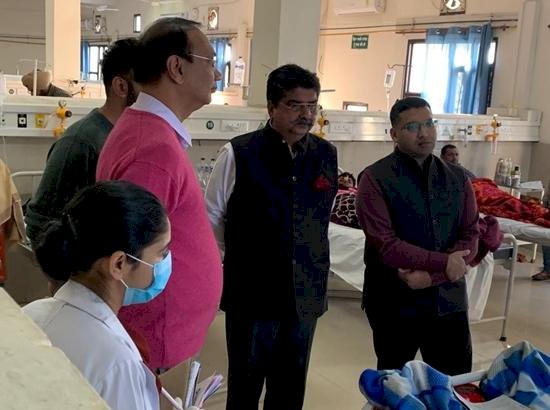 नवांशहर: डीसी, एसएसपी ने सिविल अस्पताल और नशा मुक्ति केंद्र में की औचक चेकिंग, डॉक्टर मिले नदारद