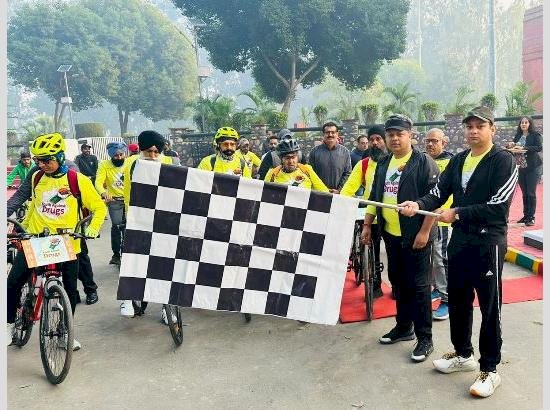 करतार सिंह सराभा के शहीदी दिवस को मनाने के लिए फिरोजपुर के साइकिल चालक पवित्र मिट्टी को लुधियाना ले गए
