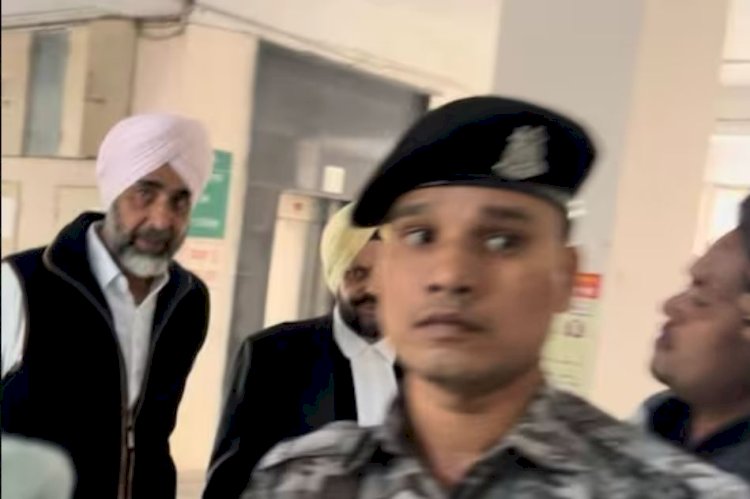 पूर्व वित्त मंत्री मनप्रीत सिंह बादल दूसरी बार विजिलेंस कार्यालय में पेश हुए