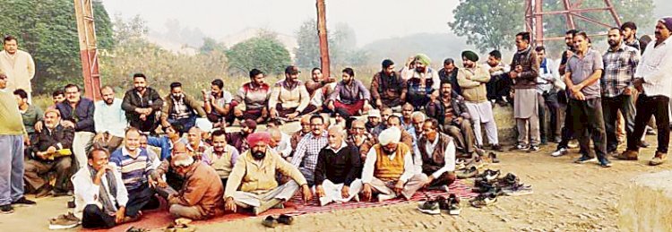 मांगें पूरी नहीं होने पर पंजाब की 9 चीनी मिलों के कर्मचारी हड़ताल पर