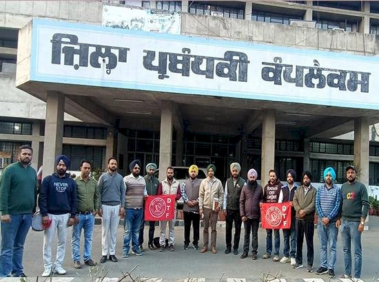 जख्वाली पर लगे भ्रष्टाचार के आरोप में कार्रवाई न होने से शिक्षक नाराज, दिया 'मांग पत्र'