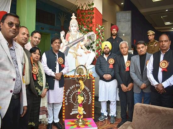 विद्यार्थी जीवन को बेहतर बनाने में शिक्षकों की अहम भूमिका : हरभजन सिंह ईटीओ