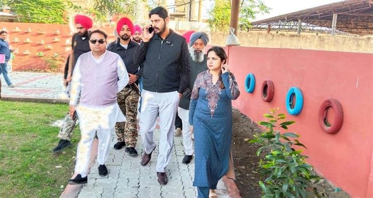 विधायक शेरी कलसी ने भंडारी मोहल्ले में बना सेनिटेशन पार्क लोगों को सौंपा