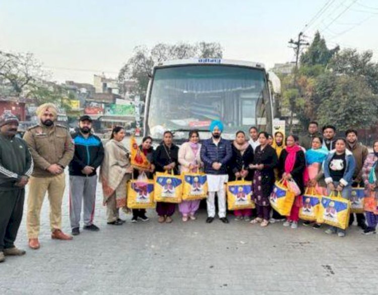 विधायक अजीतपाल सिंह ने बस को तीर्थयात्रा के लिए रवाना किया