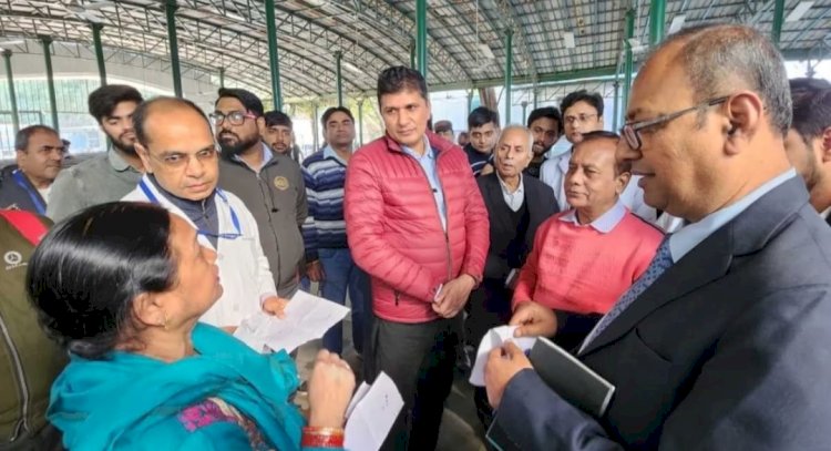 लाल बहादुर शास्त्री अस्पताल में स्वास्थ्य मंत्री सौरभ भारद्वाज का औचक निरीक्षण, व्यवस्था सुधारने का निर्देश