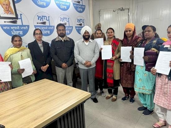 विधायक कुलवंत सिंह ने नवनियुक्त आंगनवाड़ी सहायिकाओं और कार्यकर्ताओं को नियुक्ति पत्र सौंपे