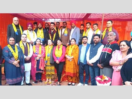 चंडीगढ़: एनजीओ ह्यूमन राइट्स फोर्स की चेयरपर्सन समेत कई लोग आप में शामिल हुए