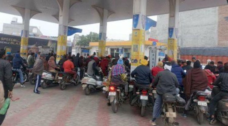 ट्रक ड्राइवरों की हड़ताल : तेल पंप सूखने लगे, लोगों का जीवन सूख गया !