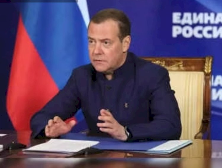 रूस कर सकता है परमाणु बम से हमला, अगर... व्‍लादिमीर पुतिन के करीबी मेदवेदेव ने दी चेतावनी