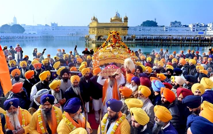 शहीद बाबा दीप सिंह जी की जयंती के अवसर पर श्री अकाल तख्त साहिब से नगर कीर्तन निकाला गया