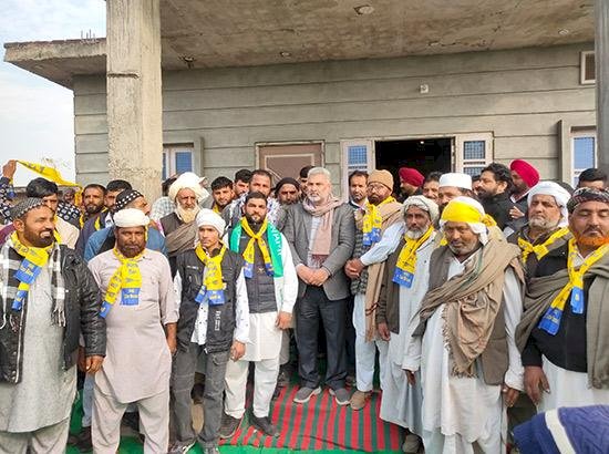 बड़ी संख्या में गुर्जर मुस्लिम समुदाय ने आम आदमी पार्टी का दामन थामा