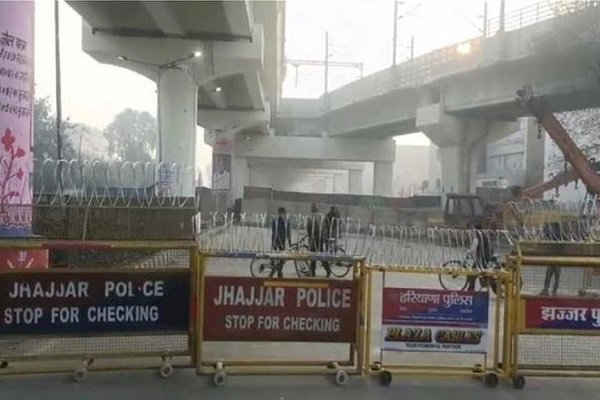 बहादुरगढ़ से दिल्ली जाने वाला रास्ता पूरी तरह सील, किसान जिंद-जान लगा बढ़ रहे आगे