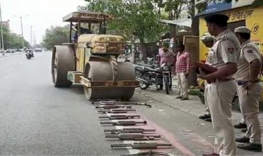 होली पर पुलिस ने हुड़दंगियों को सिखाया सबक , साइलेंसरों पर चलाया बुलडोजर