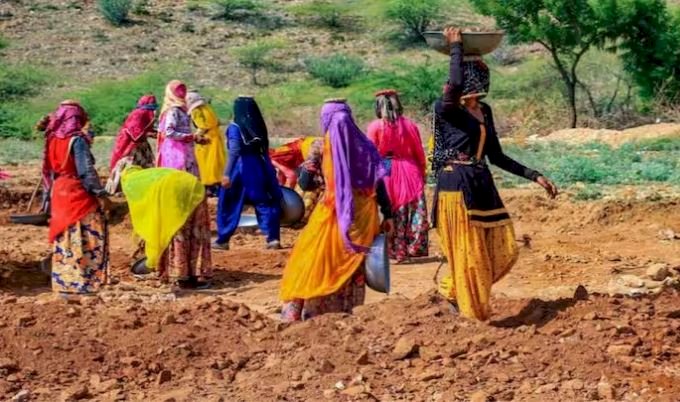 लोकसभा चुनाव से पहले मोदी सरकार का तोहफा, मनरेगा की मजदूरी में बंपर बढ़ोतरी