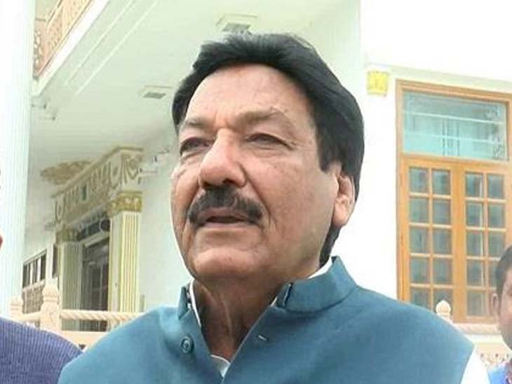 किसानों ने किया भाजपा प्रत्याशी रणजीत चौटाला का विरोध, कहा- क्यों नहीं लगा हमारा बिजली कनेक्शन ?