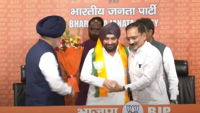 अरविंदर सिंह लवली बीजेपी में हुए शामिल, हफ्ता पहले छोड़ा था दिल्ली कांग्रेस प्रदेश अध्यक्ष का पद
