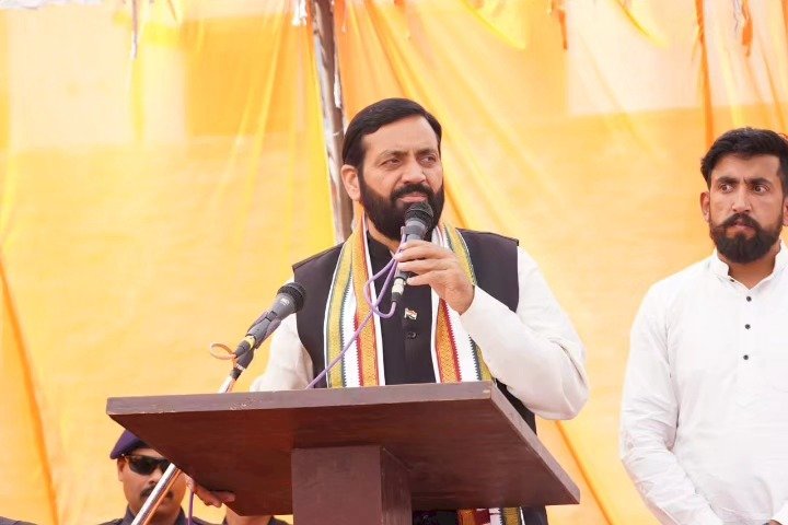 सीएम सैनी की अधिकारियों को चेतावनी, ‘कार्यकर्ता काम करवाने आता है तो उसका काम करें, टालमटोल की तो देना होगा जवाब’